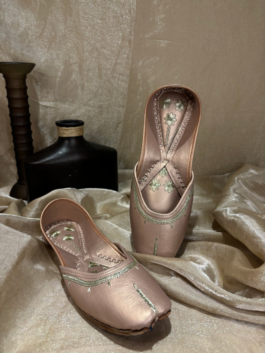 Dusty pink leather punjabi jutti