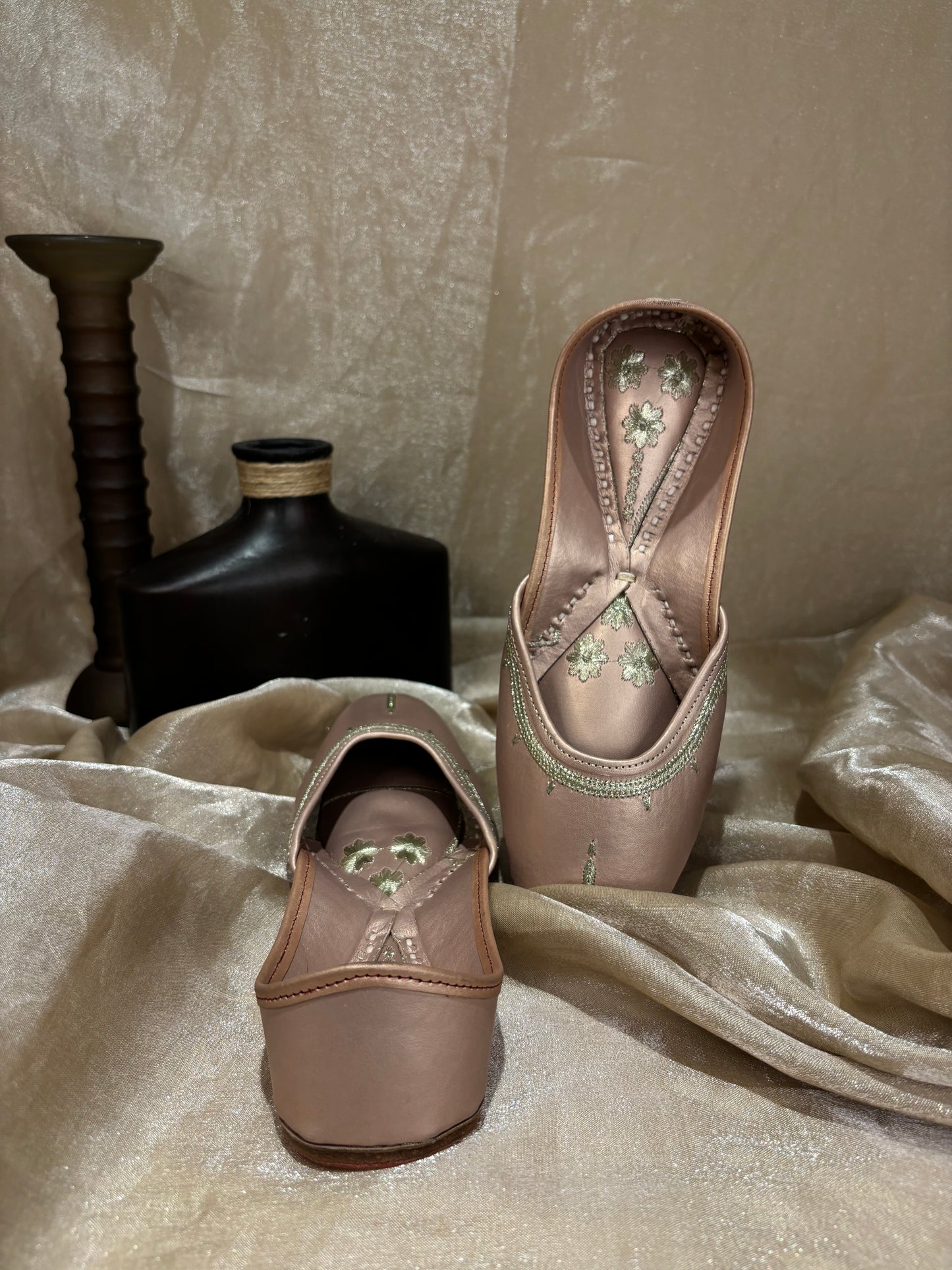 Dusty pink leather punjabi jutti