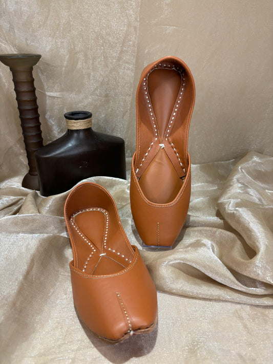 Brown leather Punjabi jutti