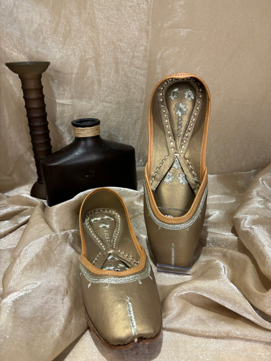Tan leather Punjabi jutti