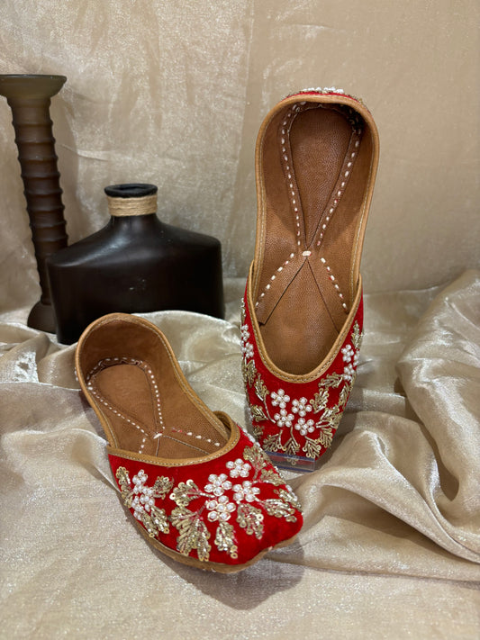 Red Punjabi jutti