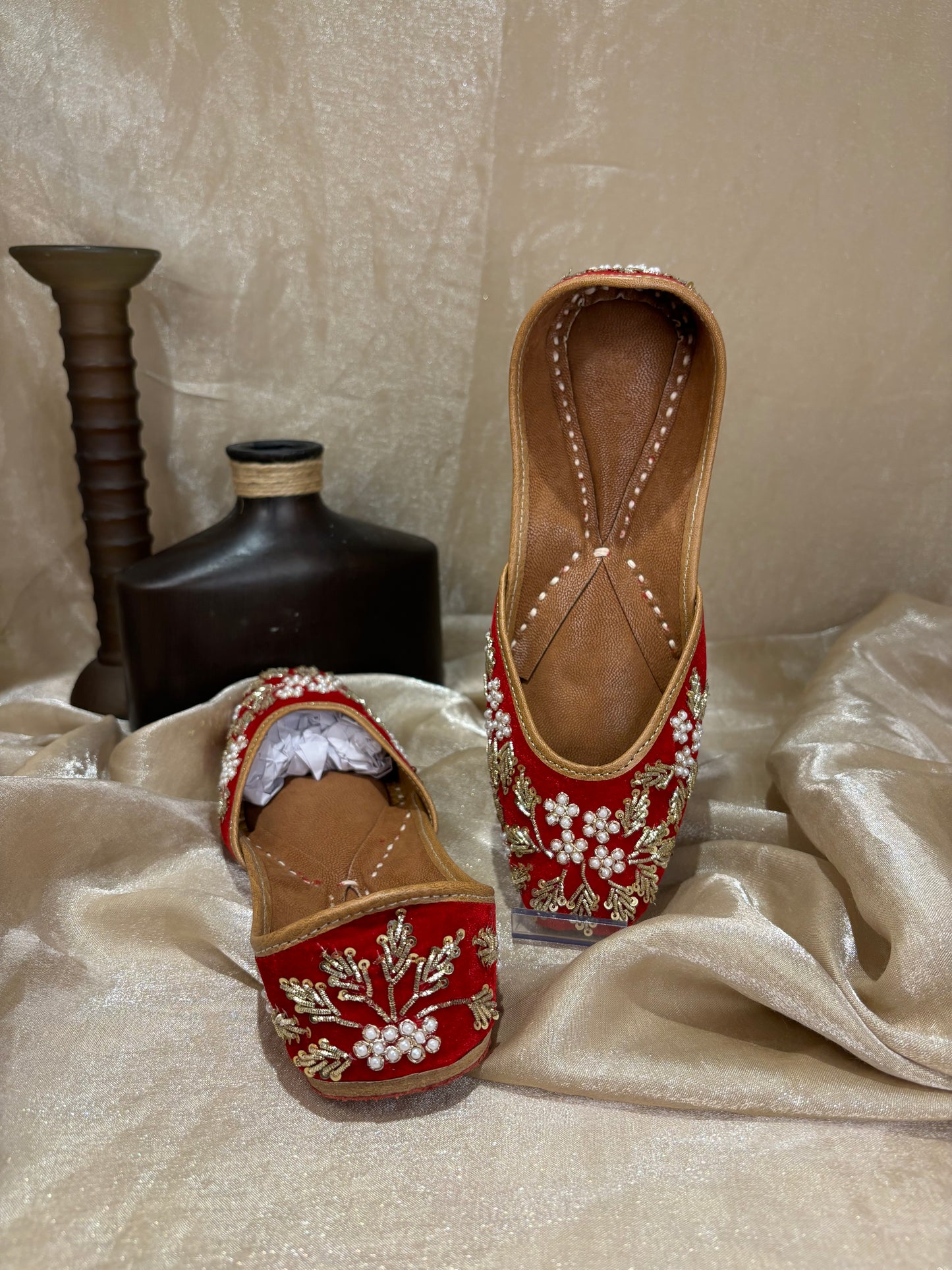 Red Punjabi jutti