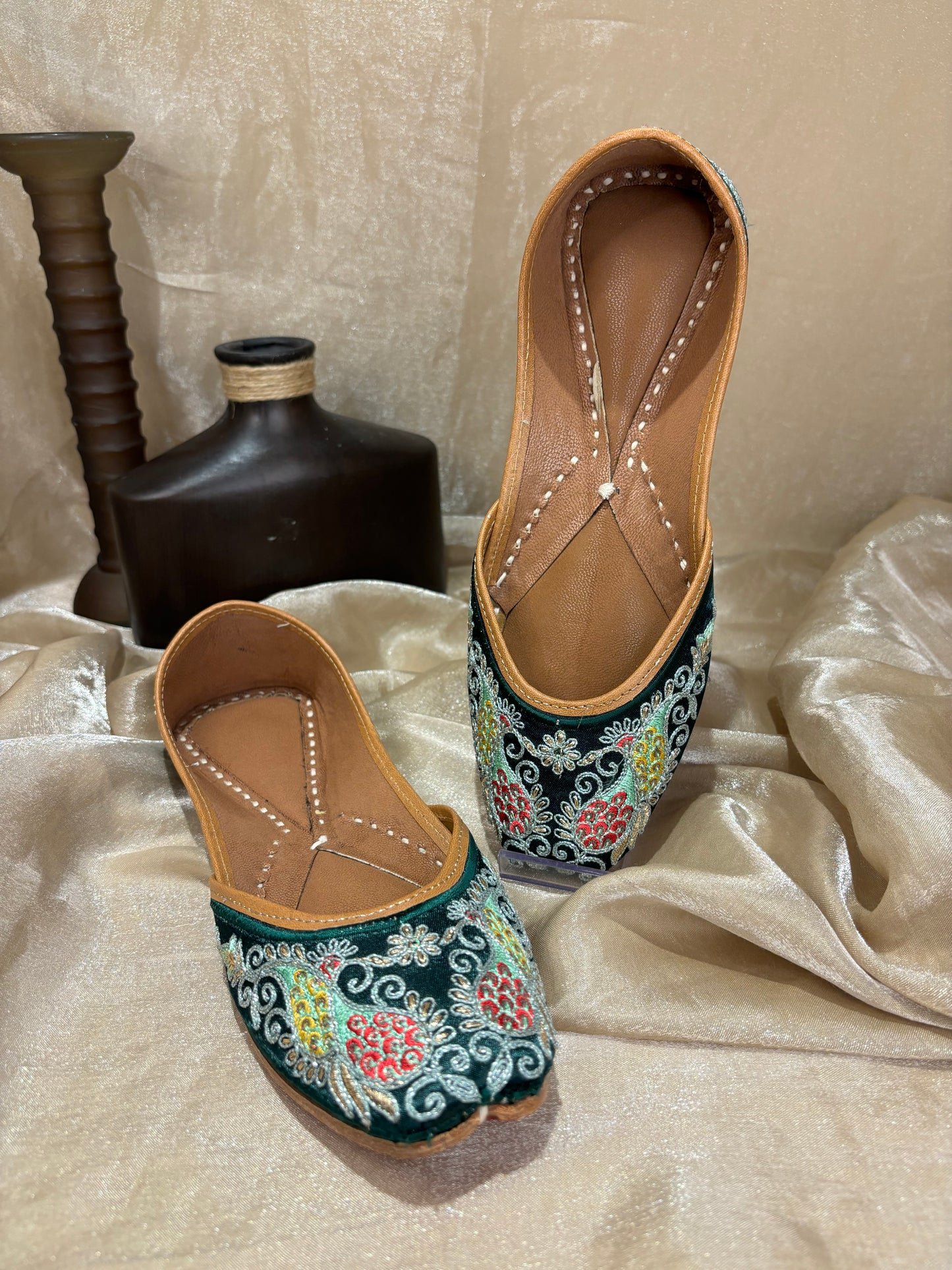 Emerald green Punjabi jutti