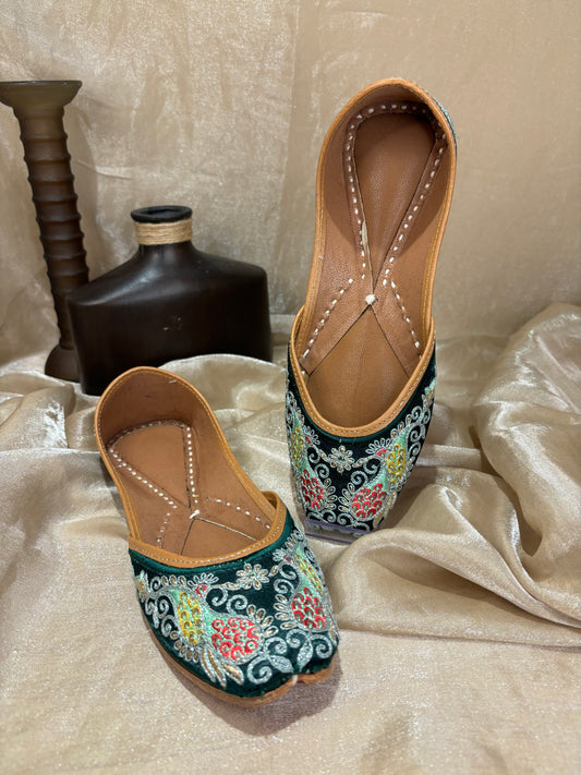 Emerald green Punjabi jutti