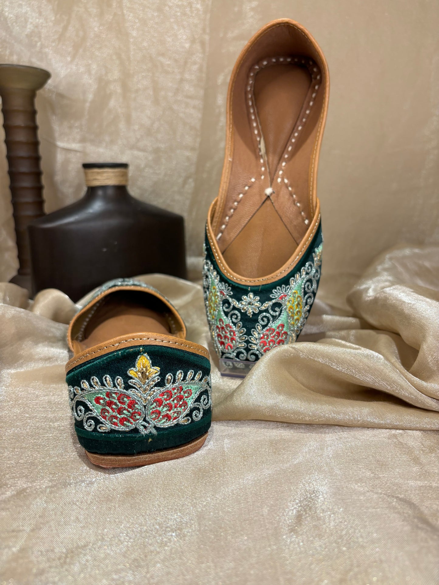 Emerald green Punjabi jutti