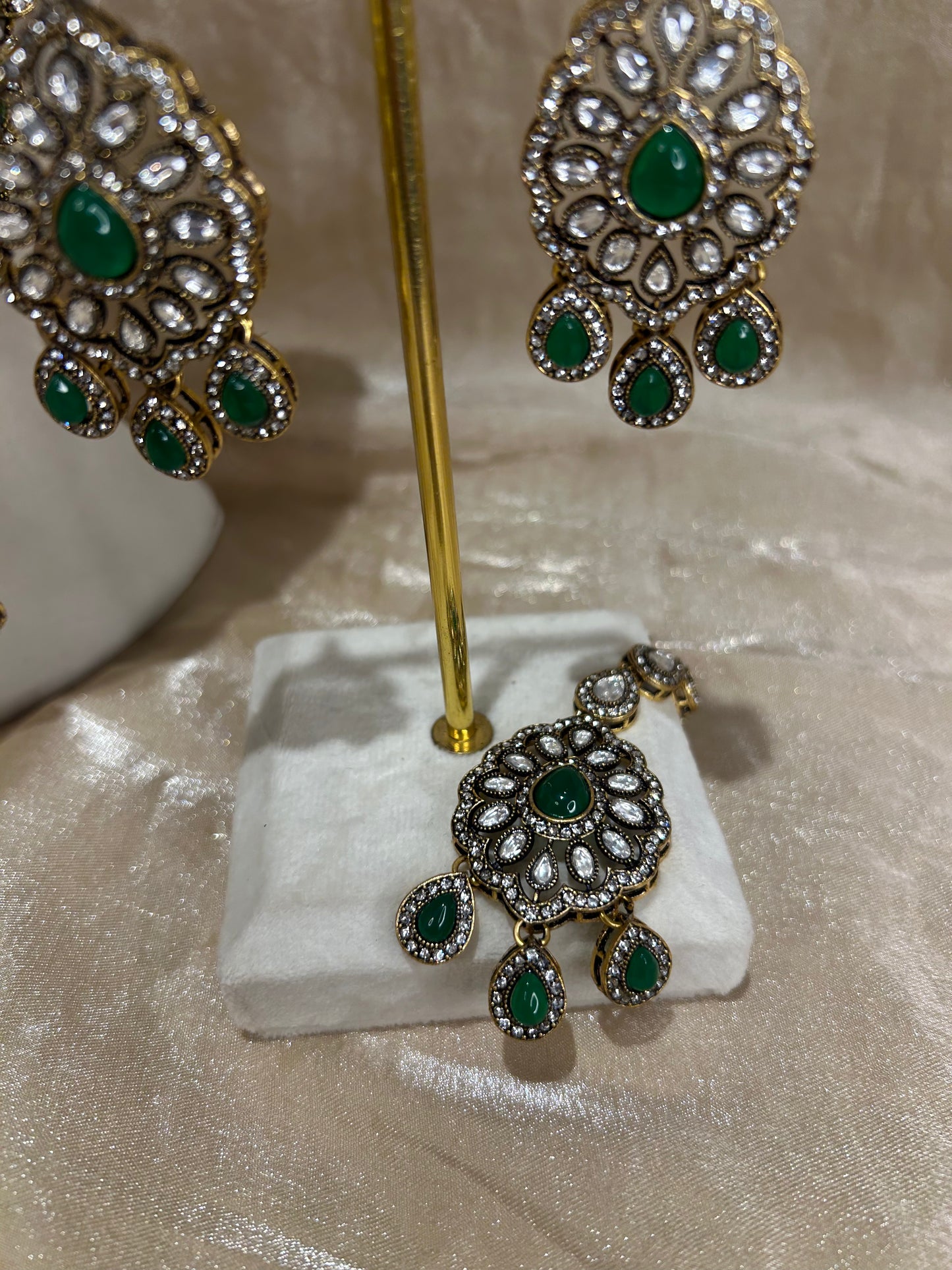emerald green layered necklace