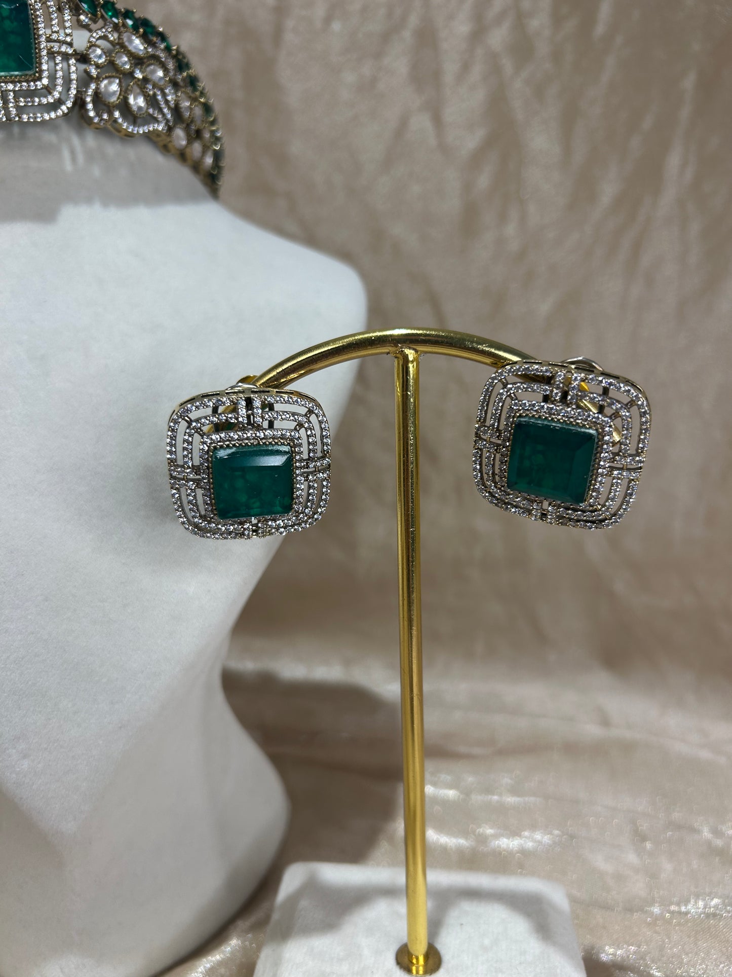 emerald green choker set