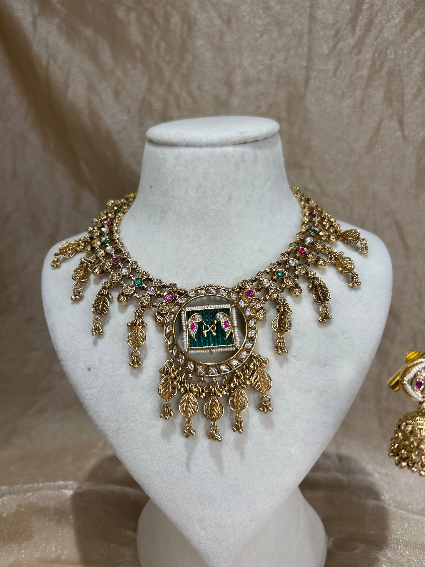 emerald green and hot pink necklace set
