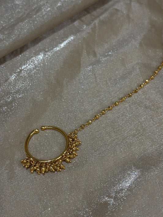gold-look nose ring