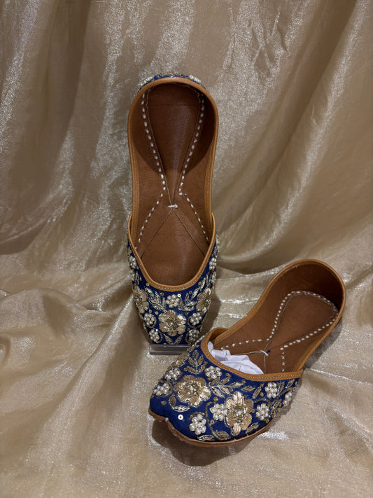 royal blue Punjabi jutti