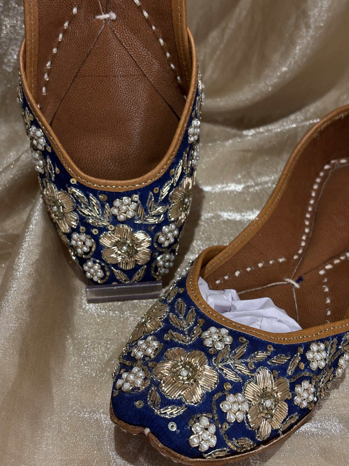 royal blue Punjabi jutti
