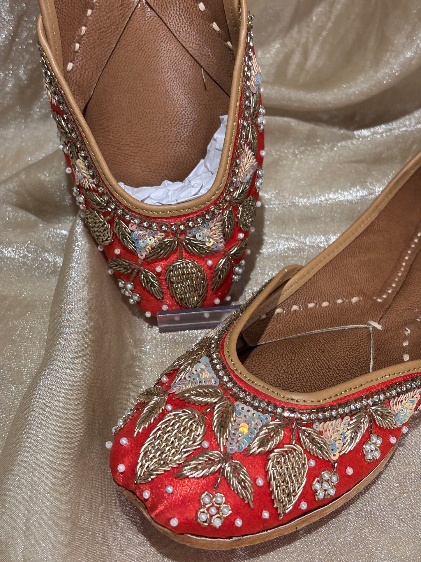 red punjabi jutti