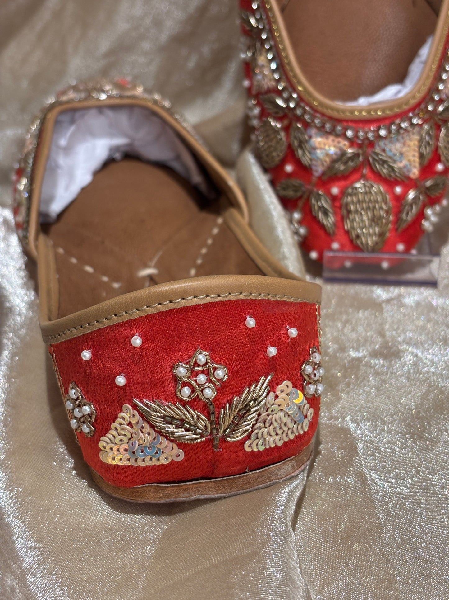 red punjabi jutti