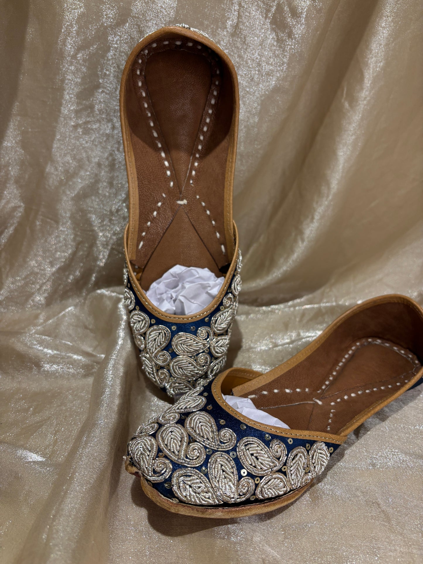 navy blue Punjabi jutti