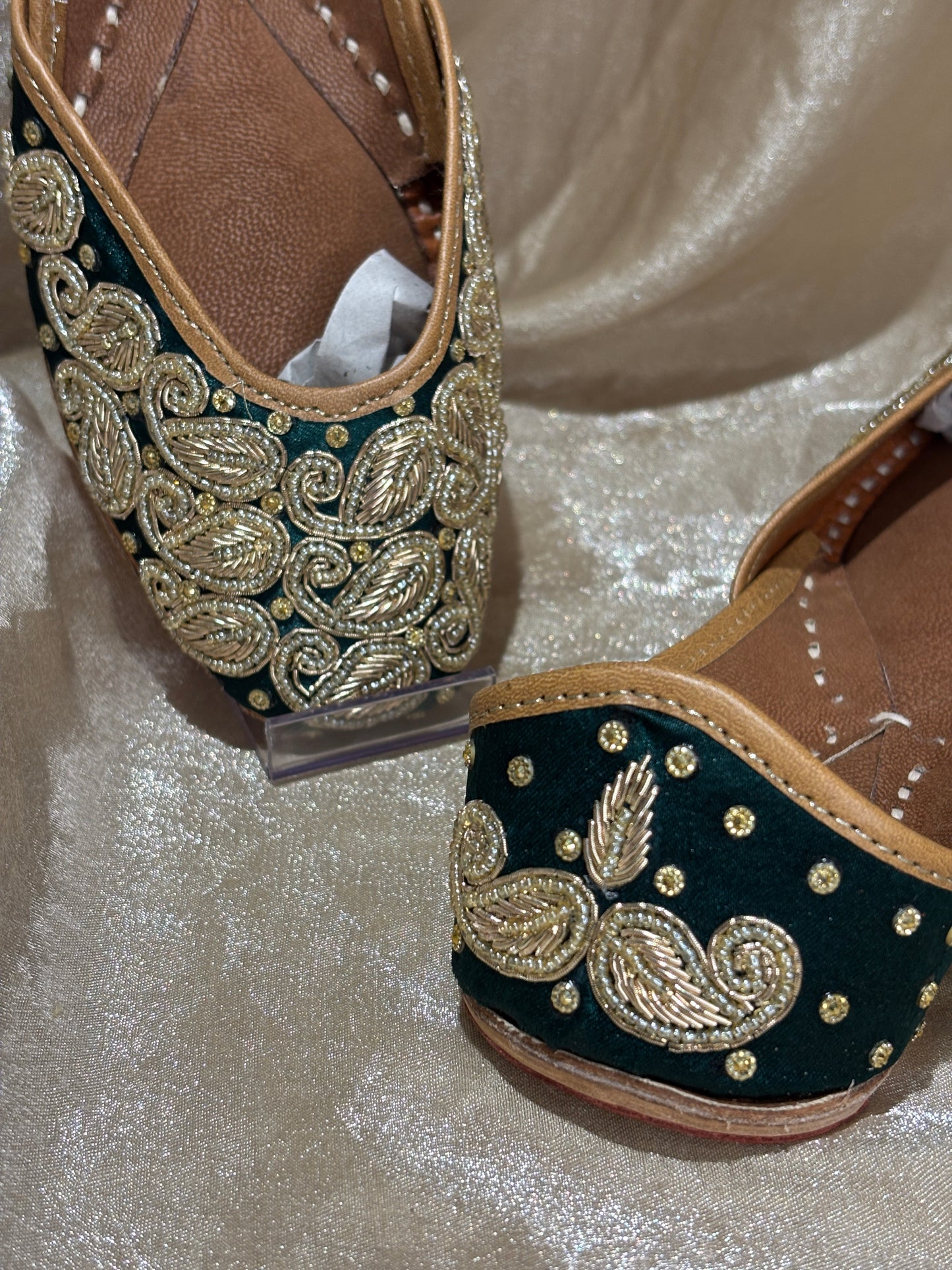 emerald green punjabi jutti