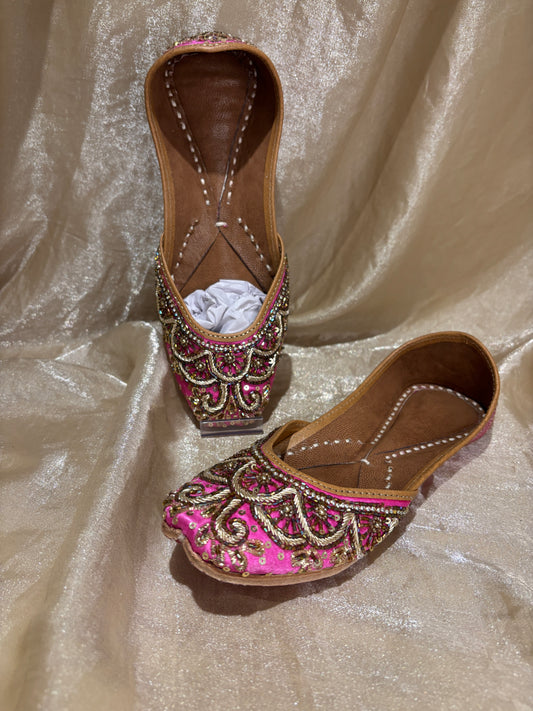 hot pink punjabi jutti