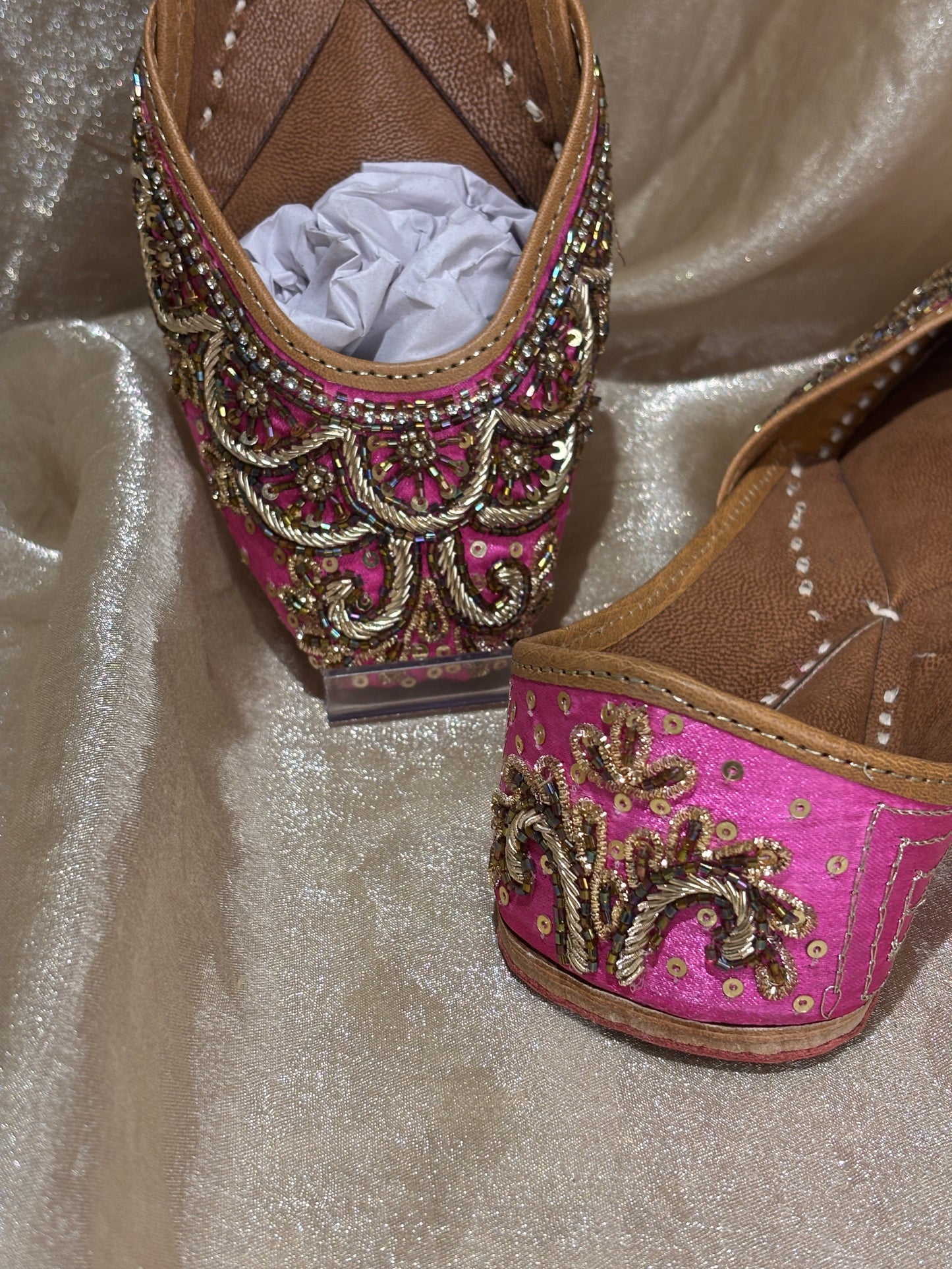hot pink punjabi jutti