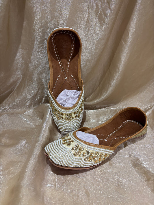 white pearl punjabi jutti