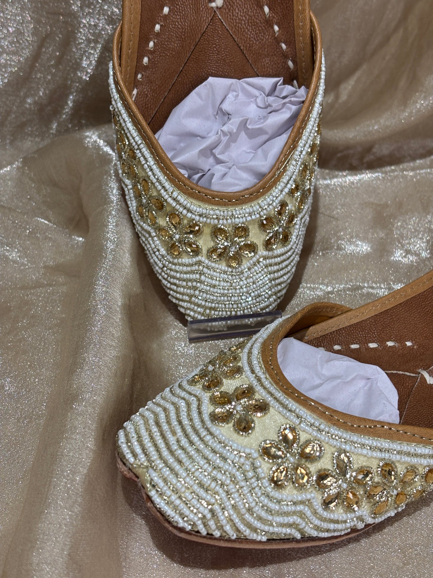 white pearl punjabi jutti