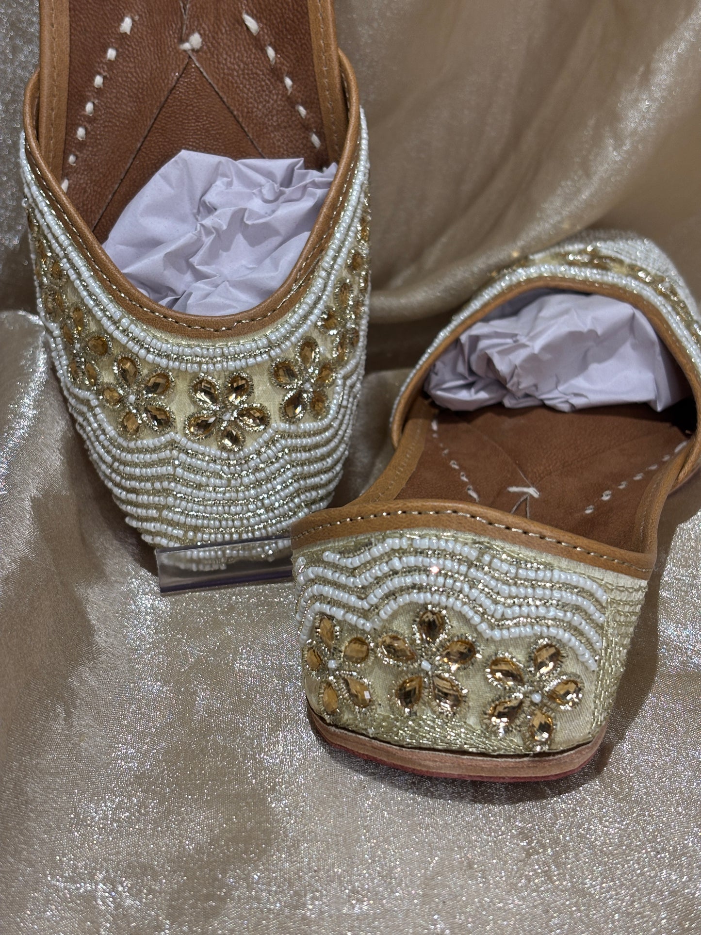 white pearl punjabi jutti