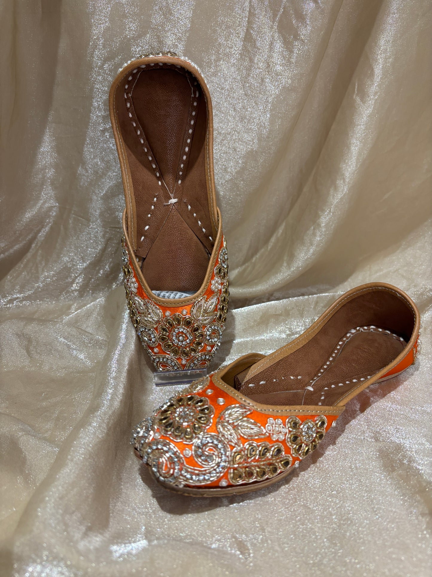 orange punjabi jutti