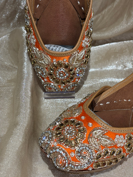 orange punjabi jutti