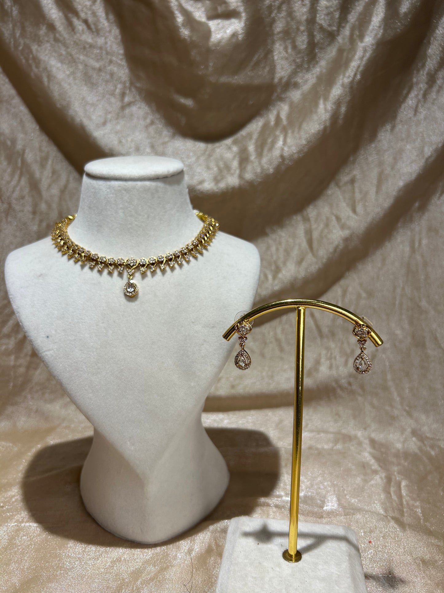 gold look necklace set