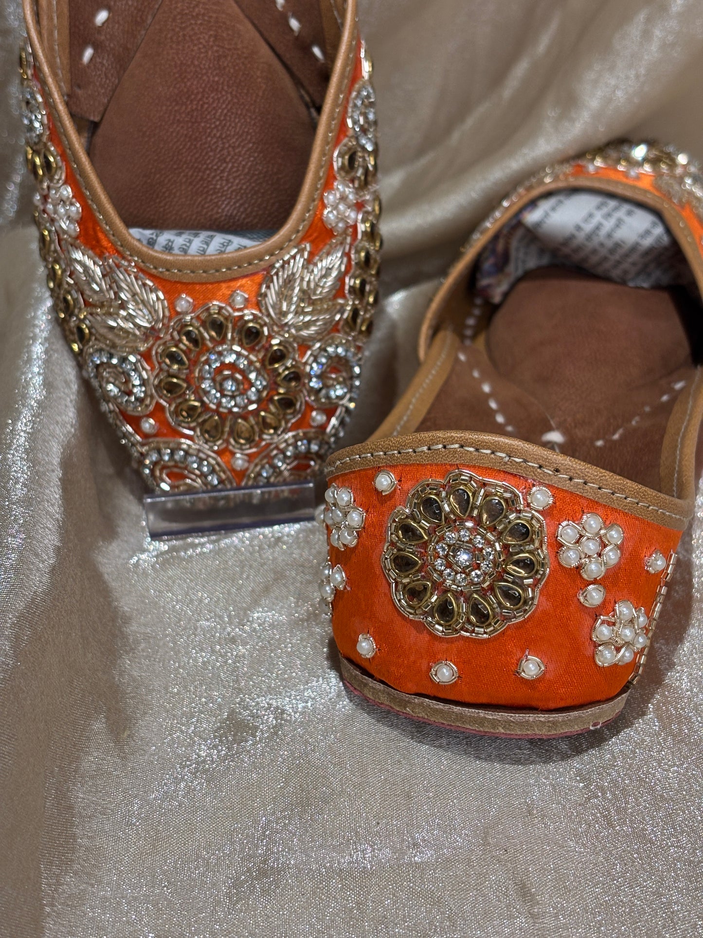 orange punjabi jutti