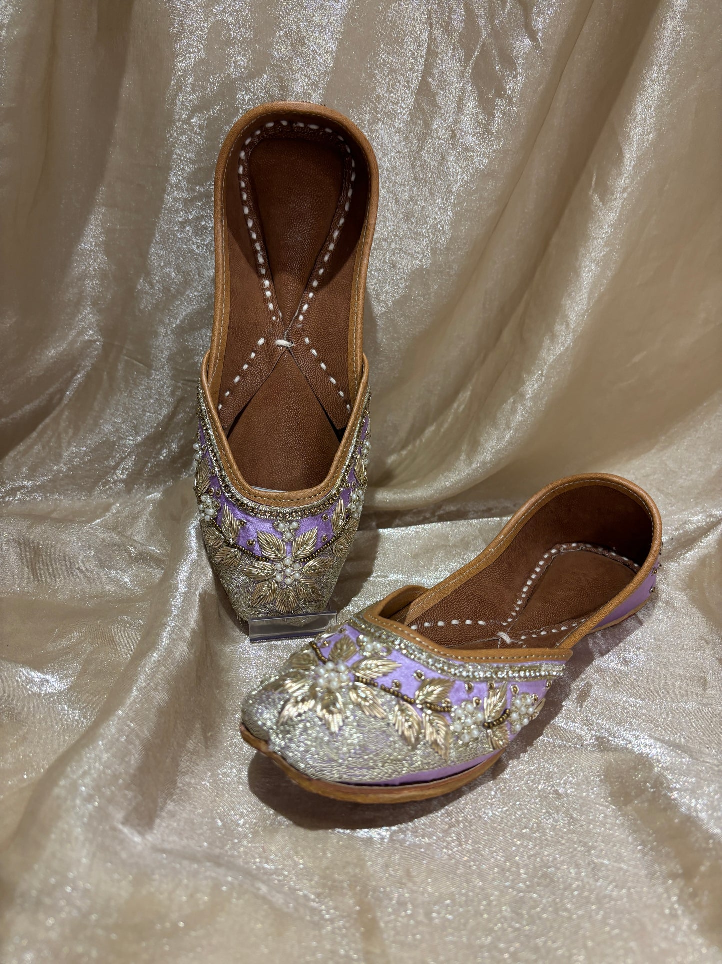 lavender punjabi jutti