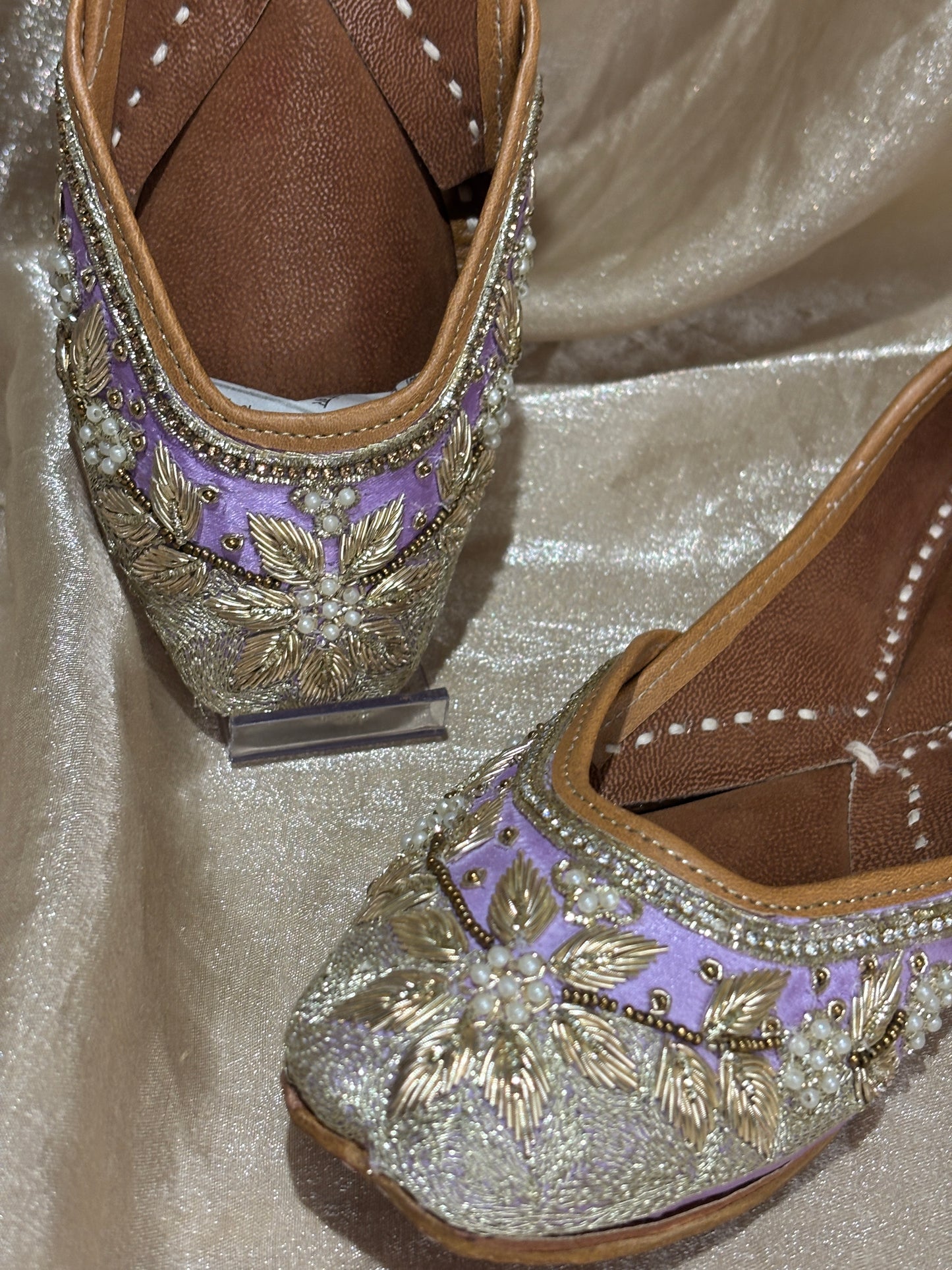 lavender punjabi jutti