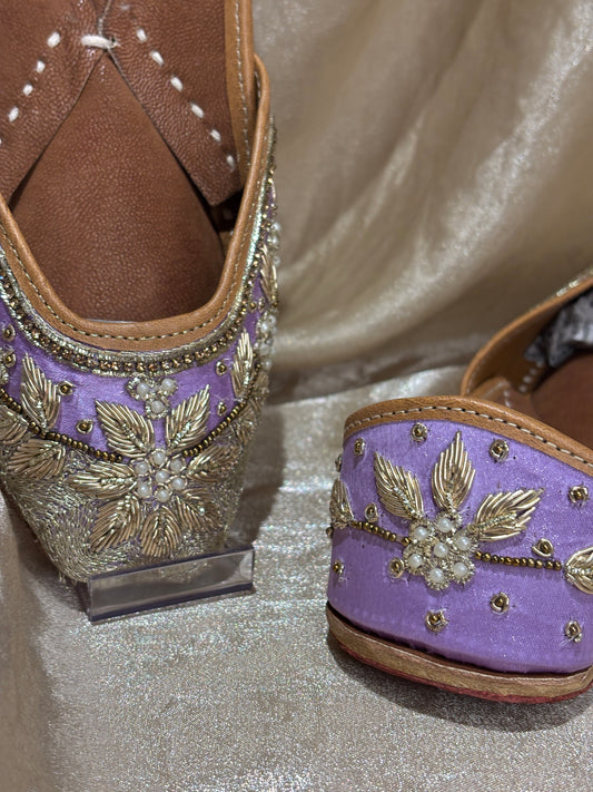 lavender punjabi jutti