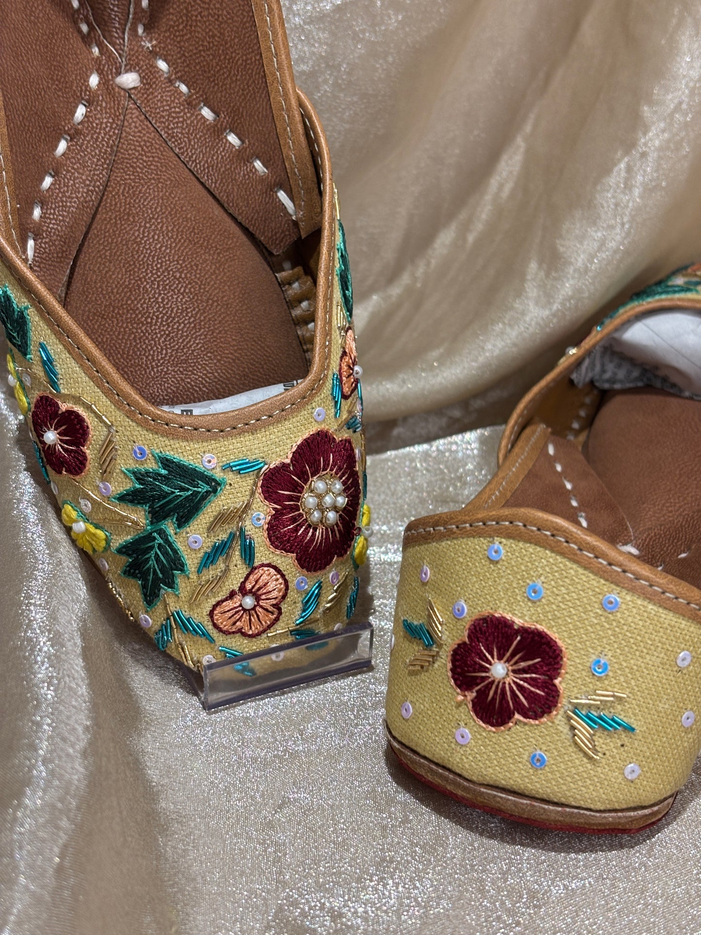 multi-coloured punjabi jutti