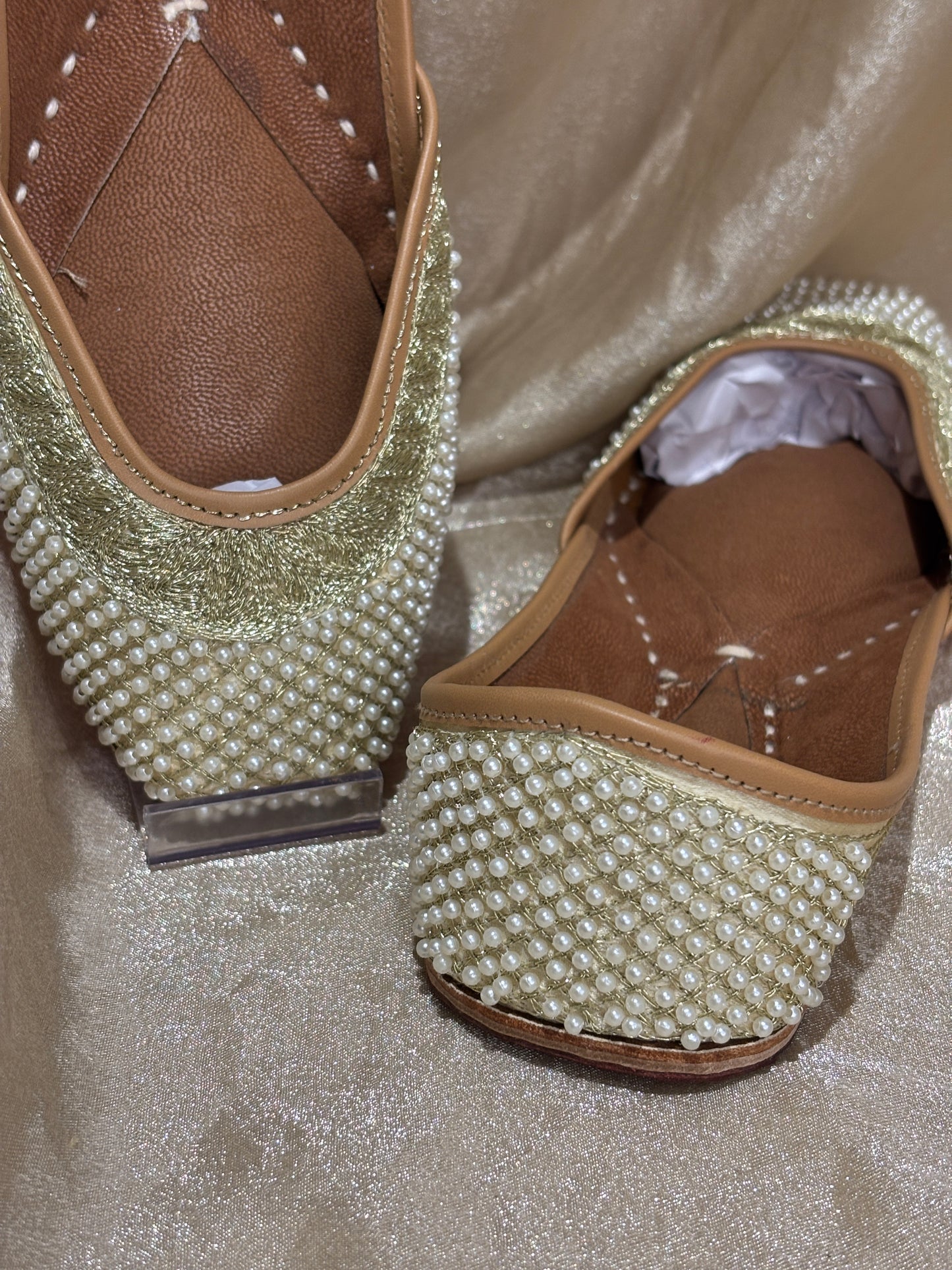 gold punjabi jutti