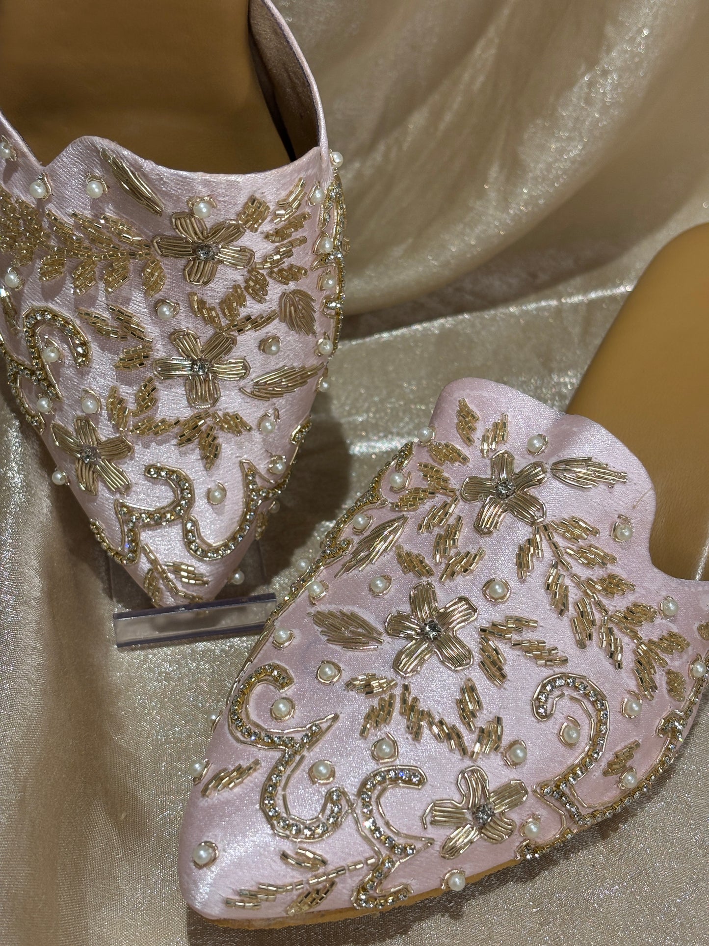 pink heeled punjabi jutti