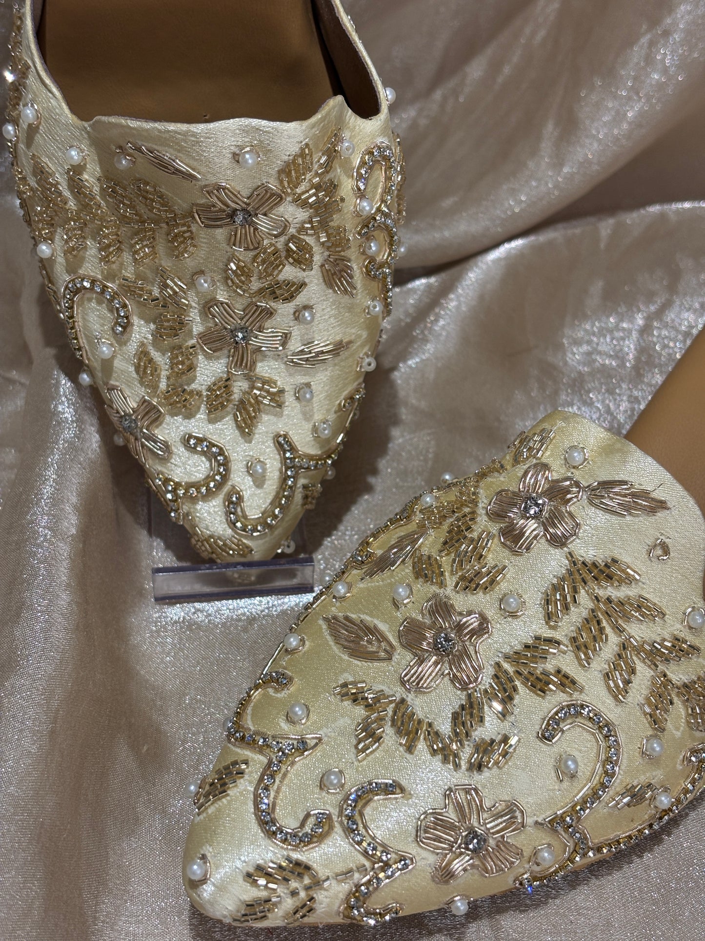 gold heeled punjabi jutti