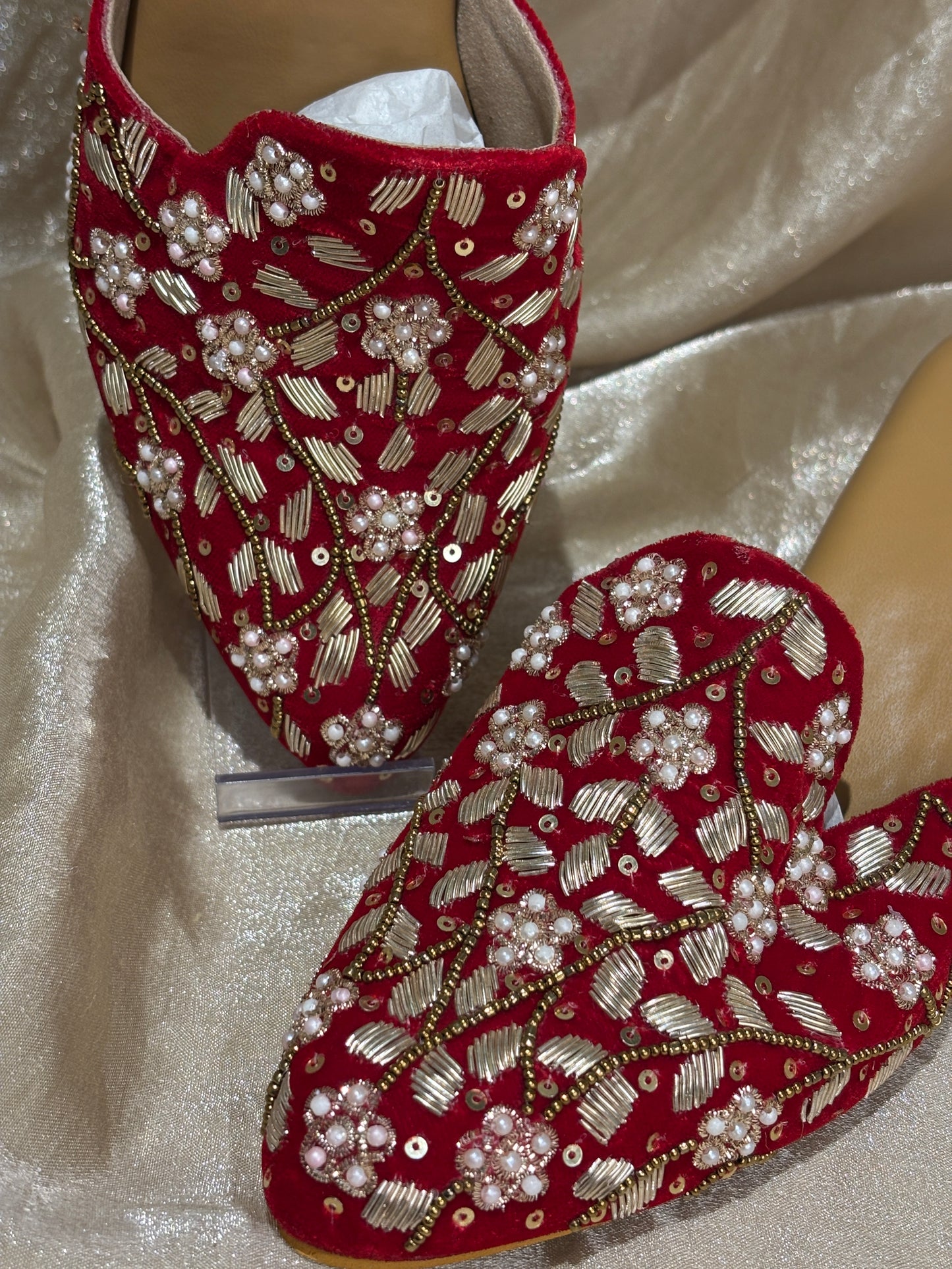 red heeled punjabi jutti