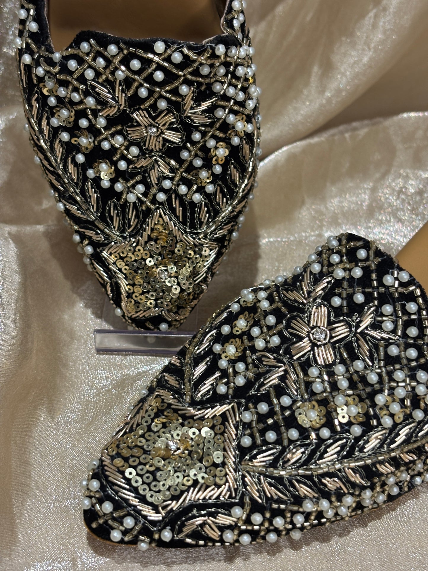 black heeled punjabi jutti