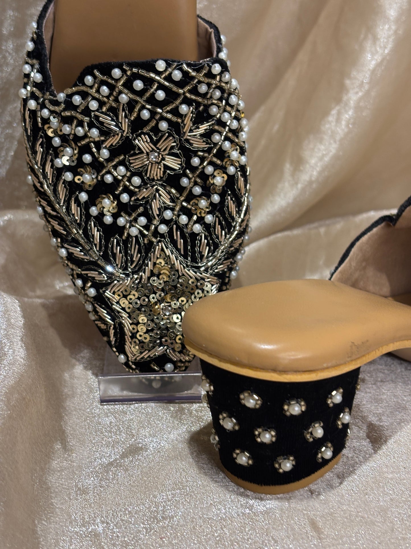 black heeled punjabi jutti