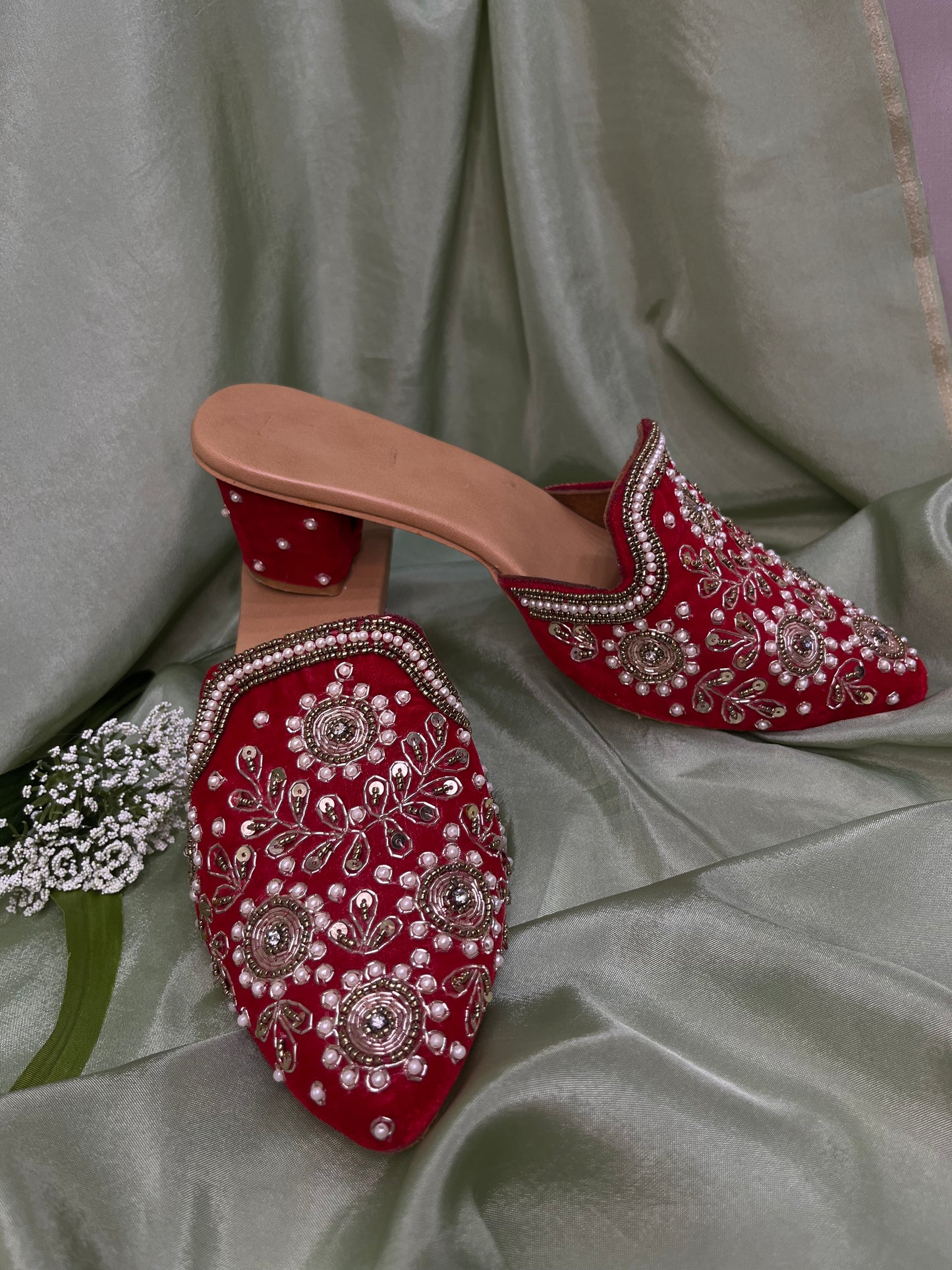 Red heeled Punjabi jutti
