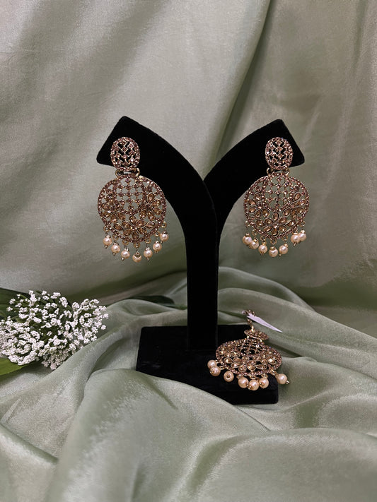 Gold earring/tikka set