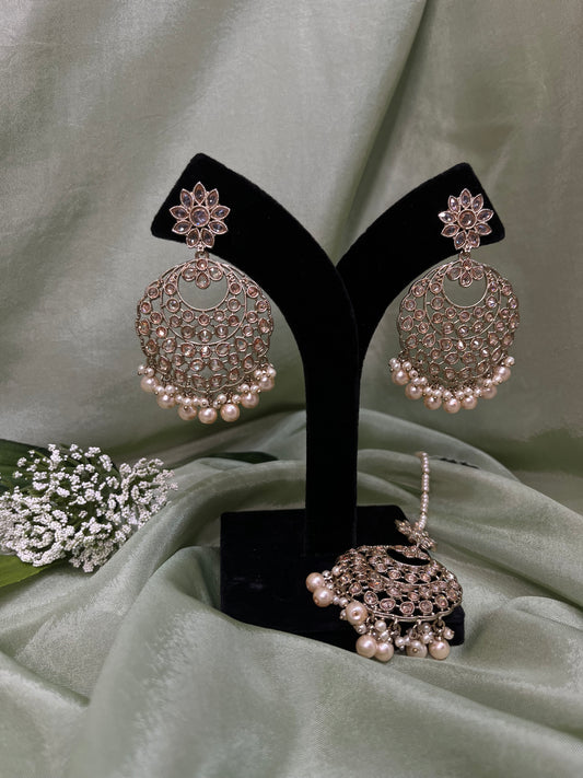 Gold earring/tikka set