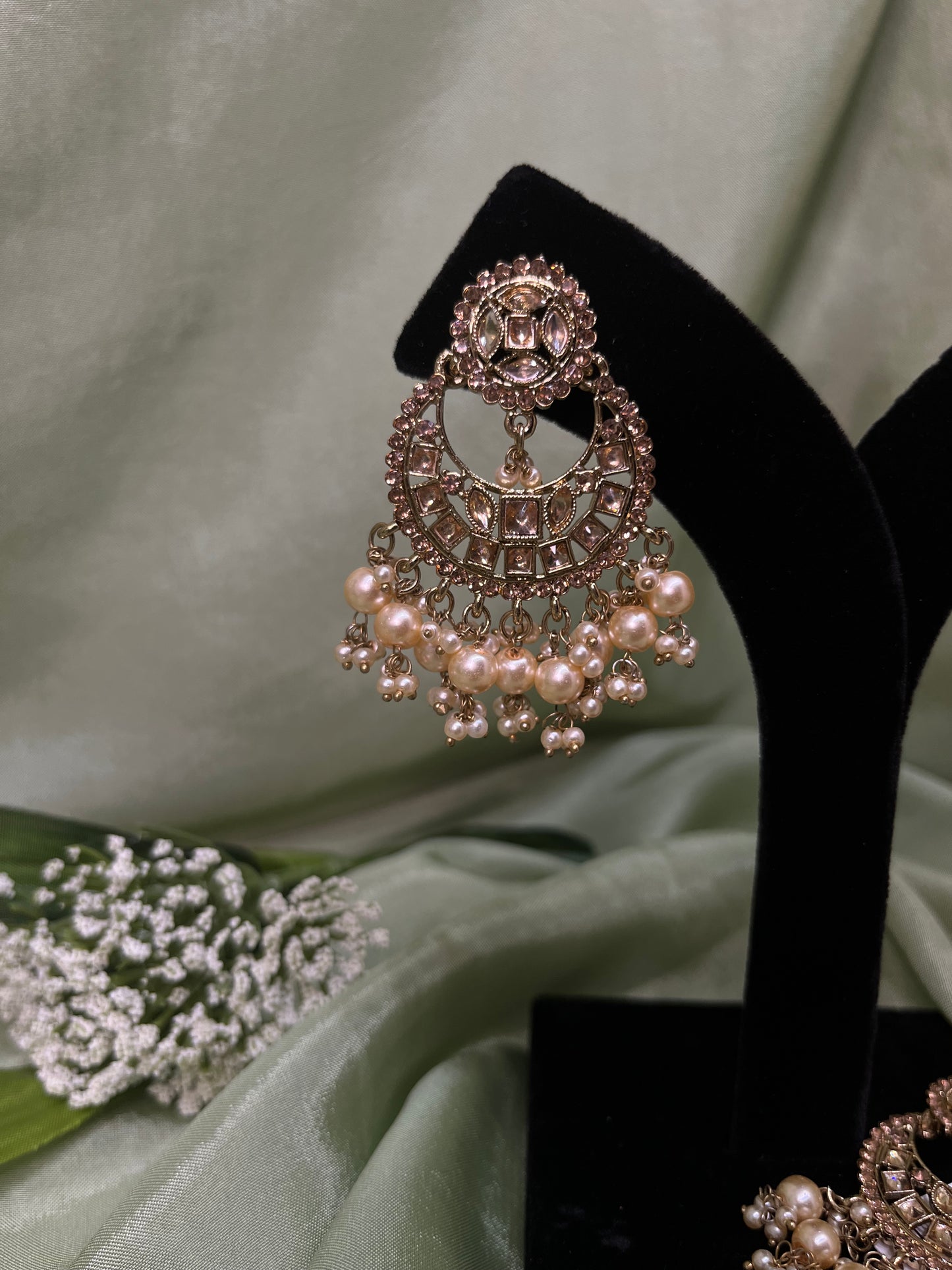 Gold earring/tikka set