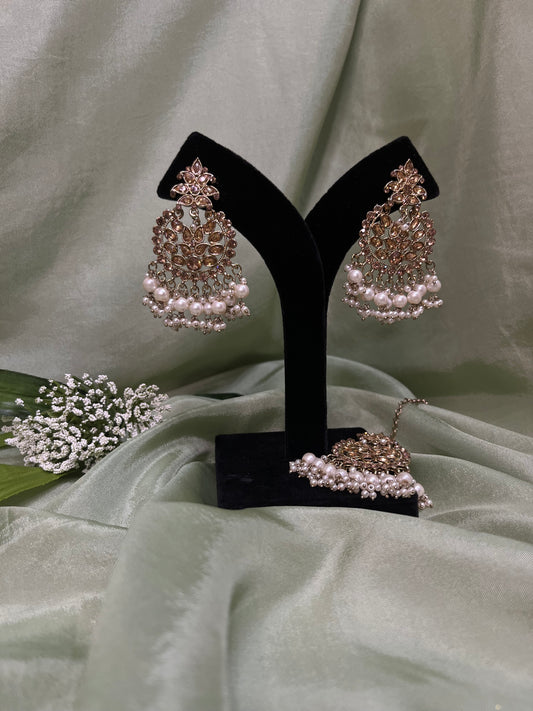 Gold earring/tikka set
