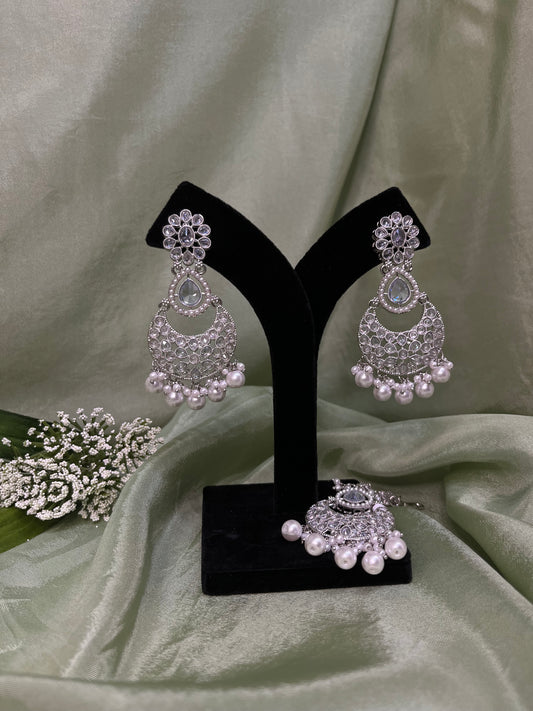 Silver earring/tikka set