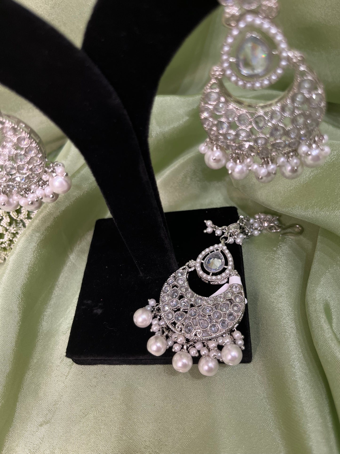 Silver earring/tikka set