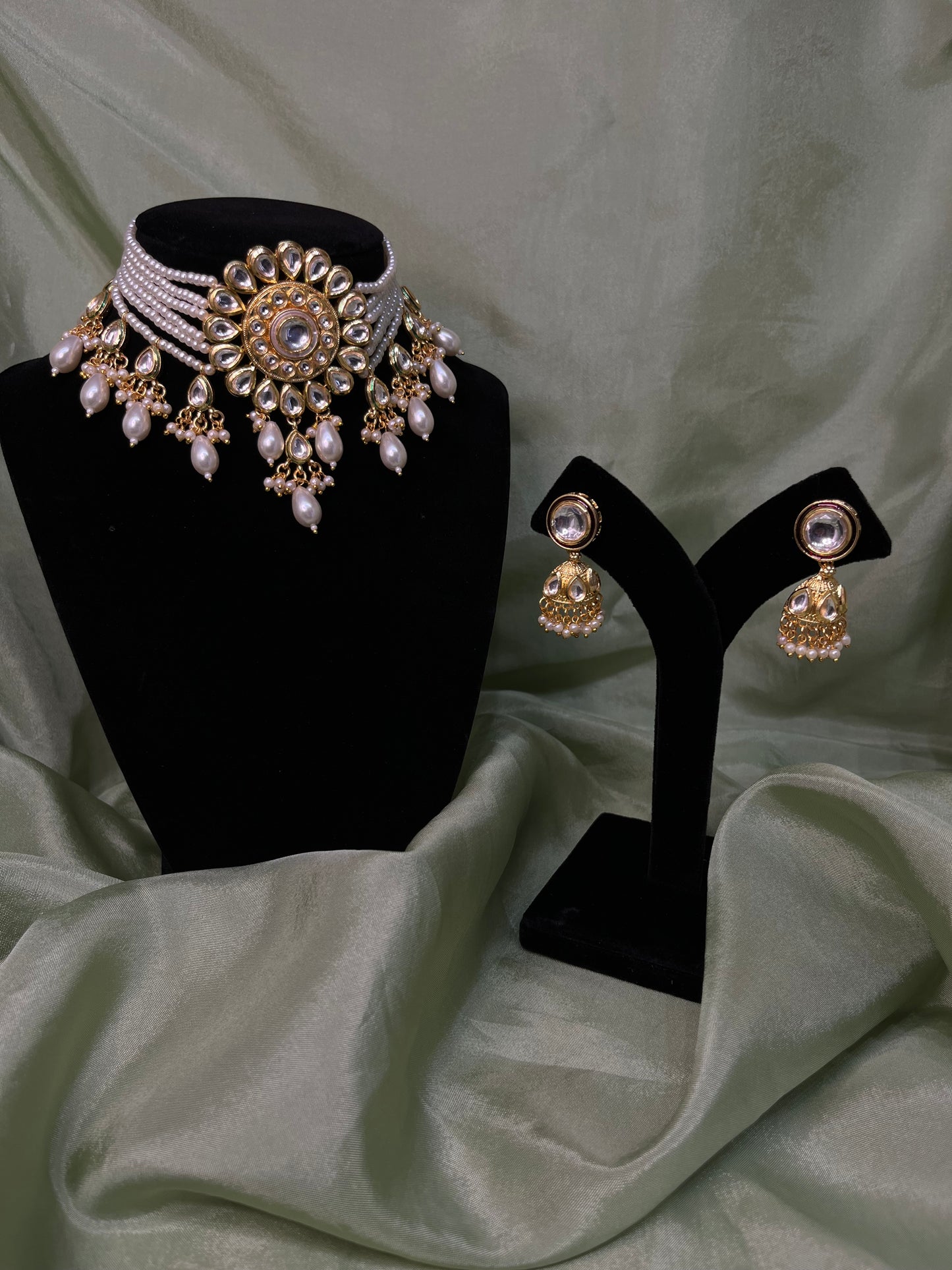 White kundan choker
