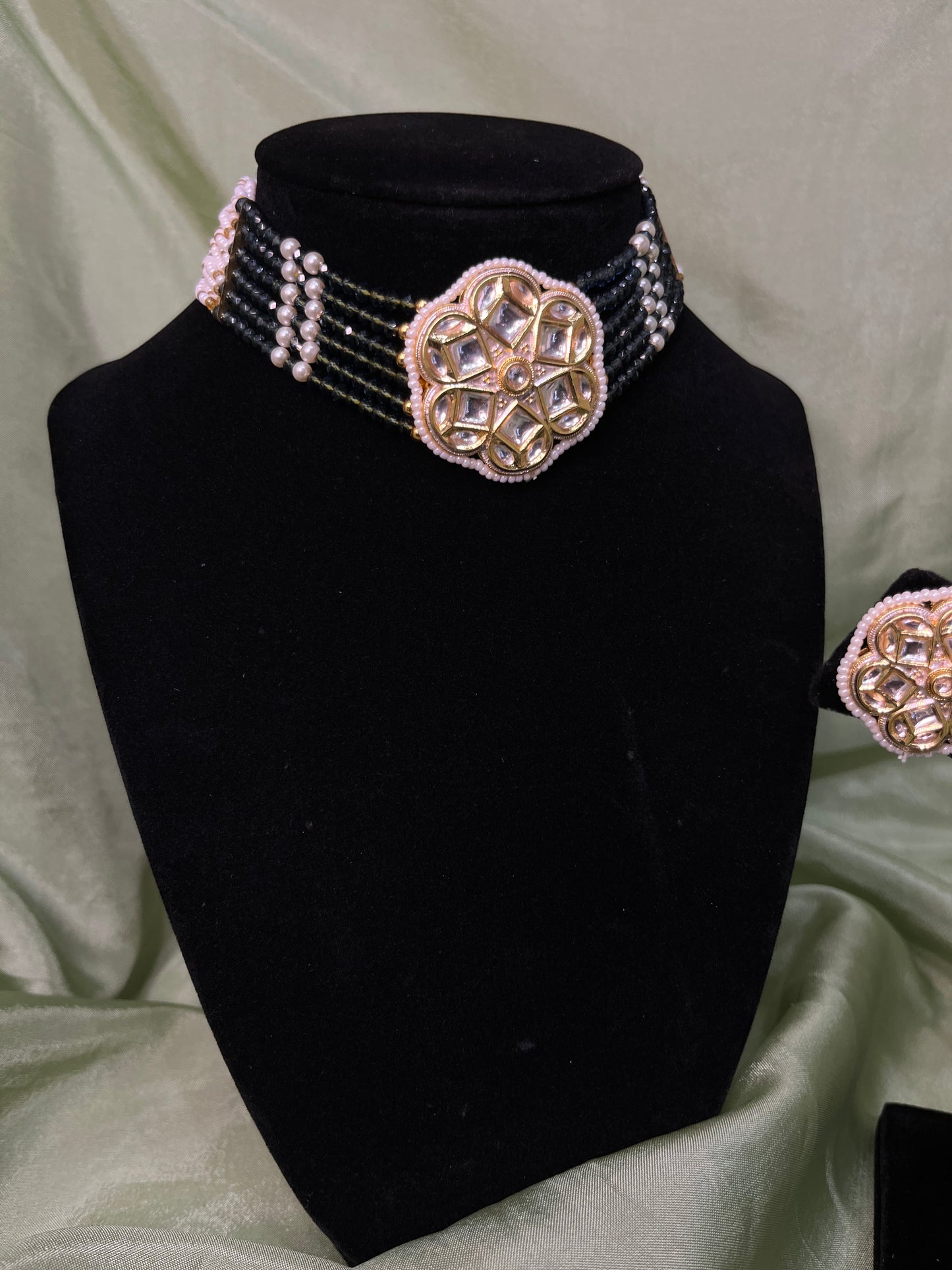 Black kundan choker set
