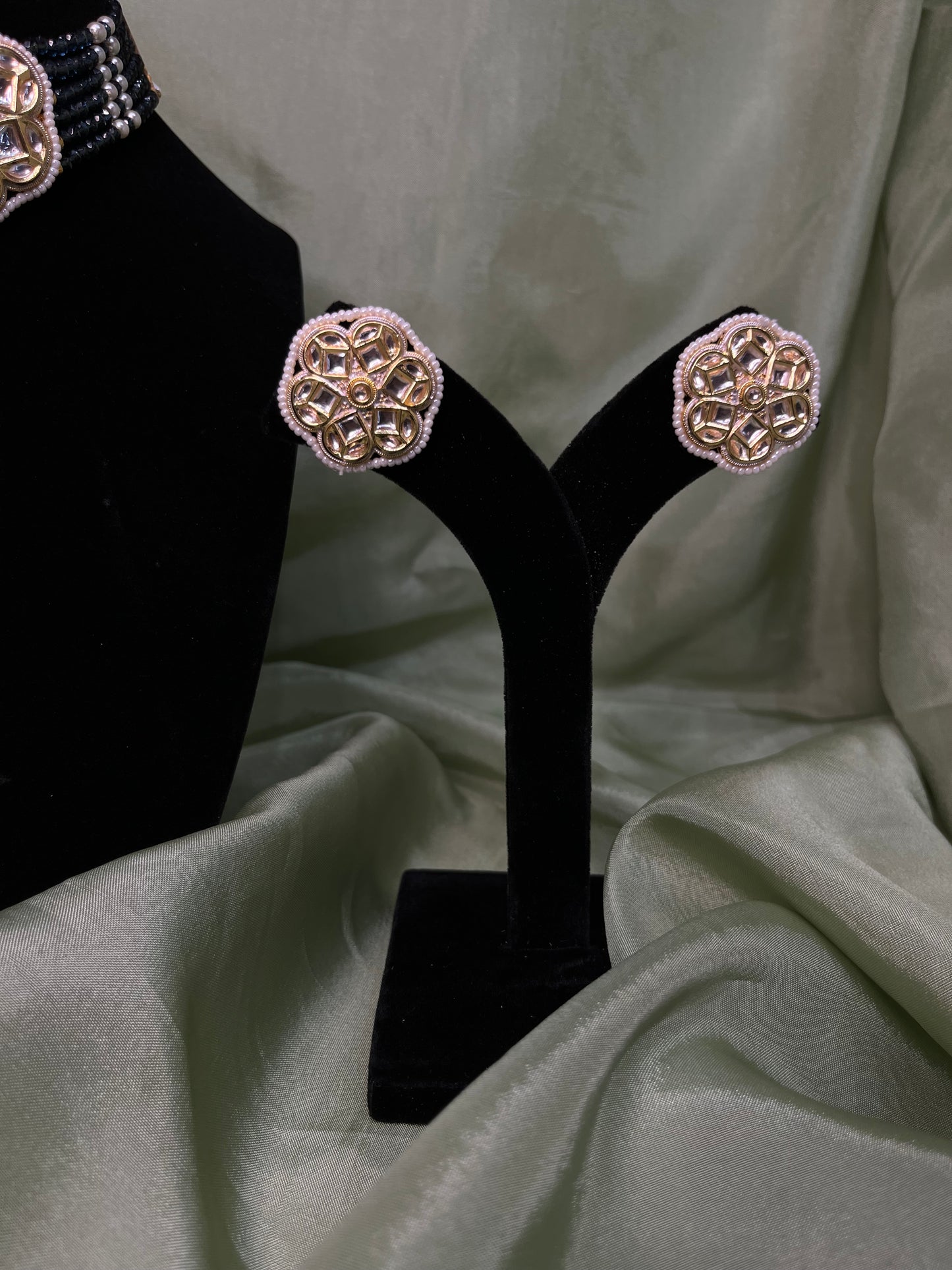 Black kundan choker set