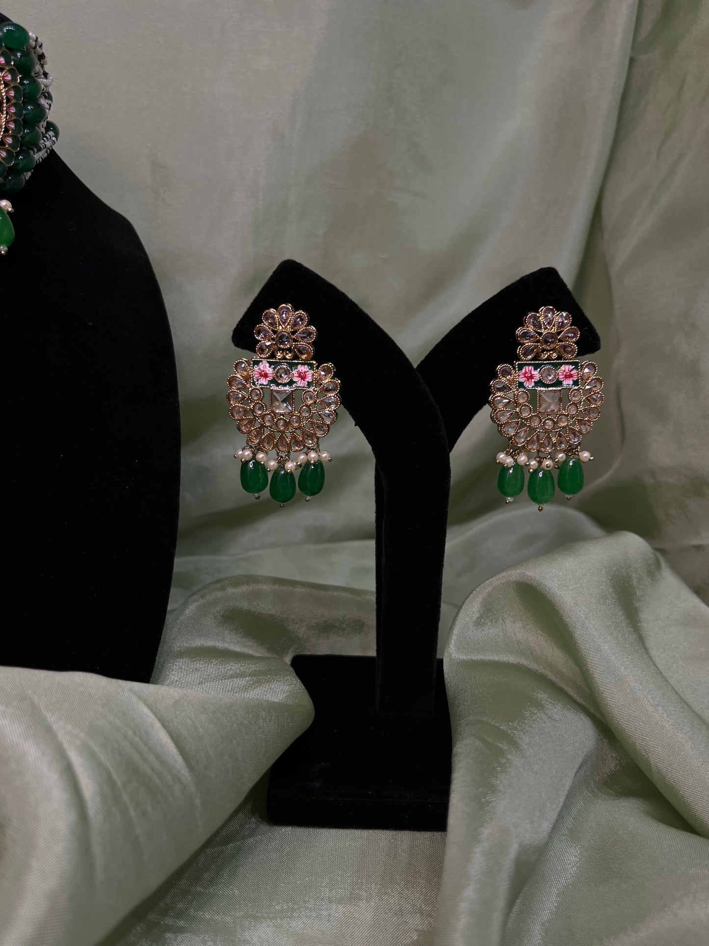Emerald green choker set