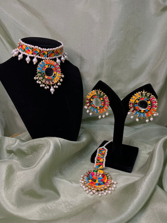 Multi-colour choker set